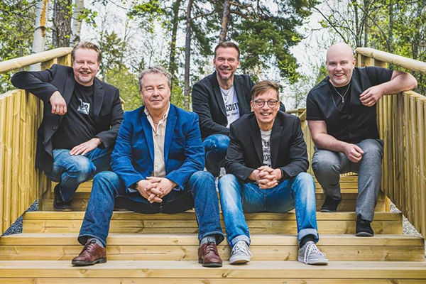Finlanders, Uittamo tanssit